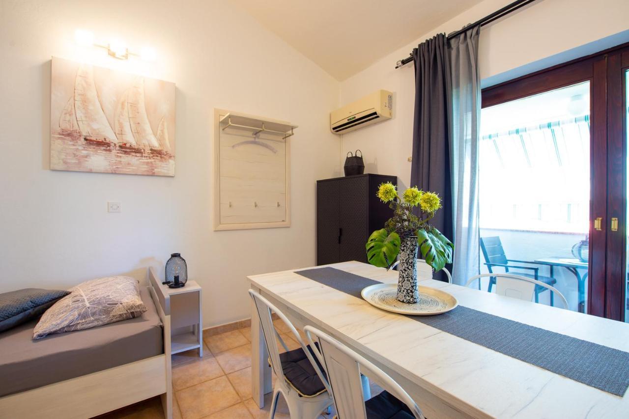Apartments Ela Новаля Екстериор снимка