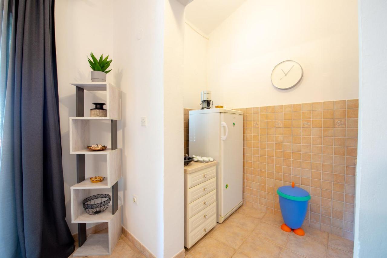 Apartments Ela Новаля Екстериор снимка