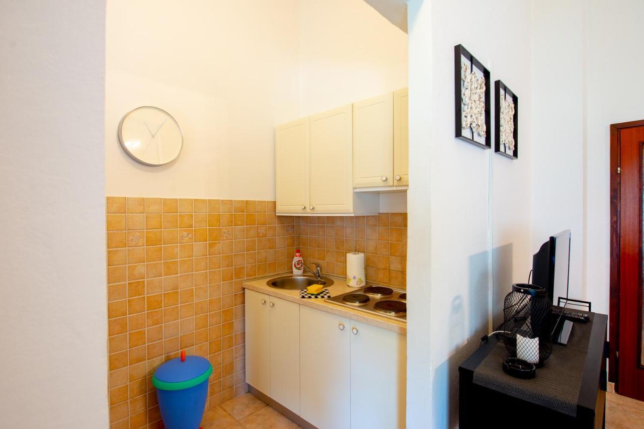 Apartments Ela Новаля Екстериор снимка