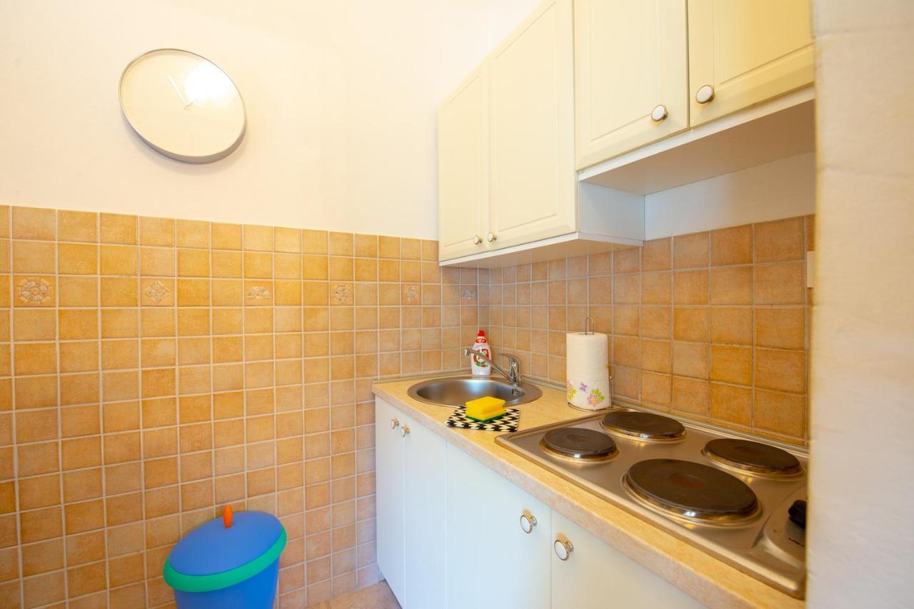 Apartments Ela Новаля Екстериор снимка
